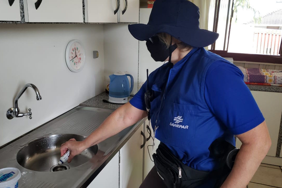 A Companhia de Saneamento do Paraná (Sanepar) começou o serviço de Vistoria Técnica Ambiental nas ligações de esgoto em imóveis dos bairros Líder, Berger e no Centro, em Coronel Vivida  -  Coronel Vivida, 16/06/2021  -  Foto: Sanepar