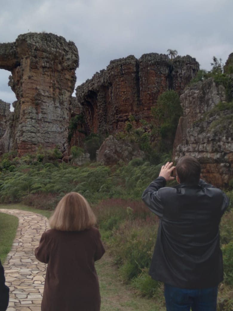 O secretário do Desenvolvimento Sustentável e do Turismo, Marcio Nunes, recebeu o embaixador dos Estados Unidos (EUA) no Brasil, Todd Chapman, no Parque Vila Velha, nos Campos Gerais.. Foto:SEDEST