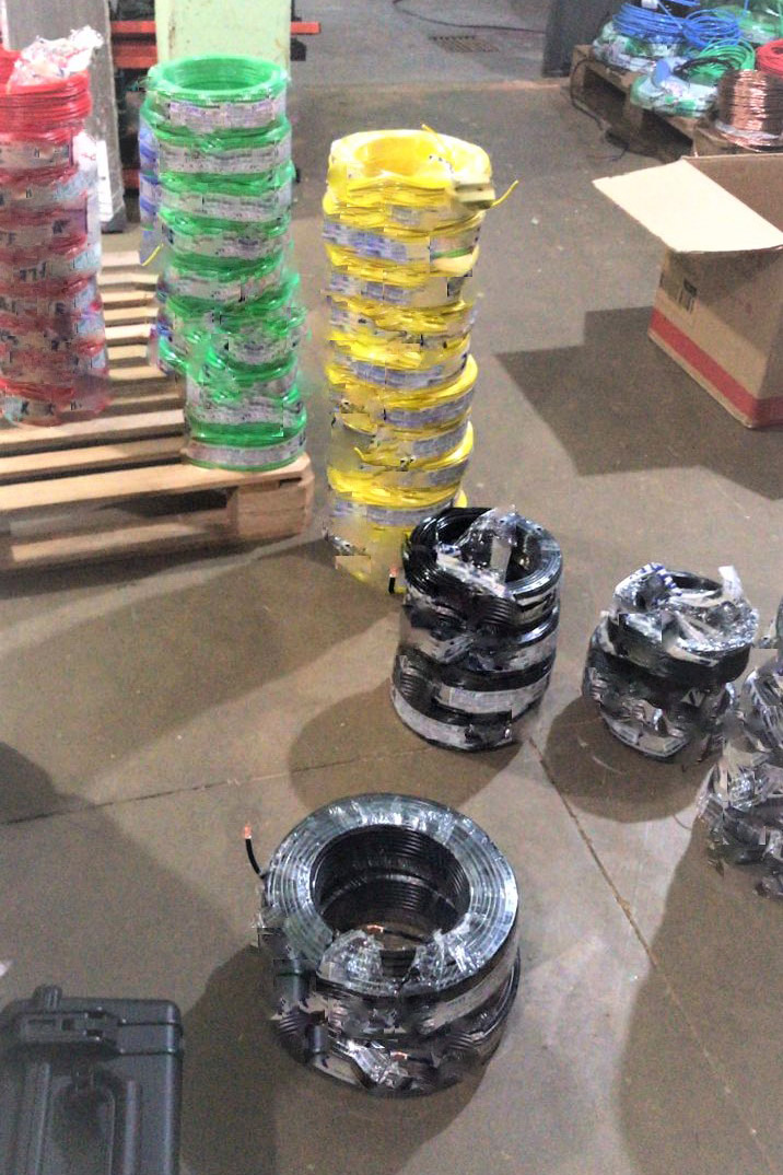 O Instituto de Pesos e Medidas vem intensificando a fiscalização de fios e cabos elétricos em todo Estado. A equipe da Regional de Cascavel, sob o comando do gerente Francisco Irandyakist Bessa, realizou verificações nos estabelecimentos que comercializam esse material, nos meses de maio e junho, nas cidades de Cafelândia, Cascavel e Boa Vista da Aparecida. -  Curitiba, 17/06/2021  -  Foto: IPEM