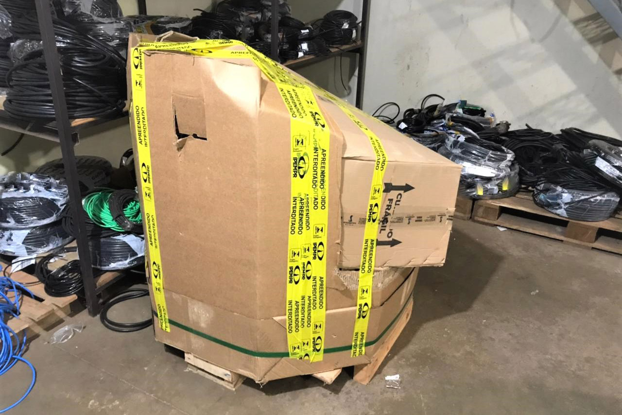 O Instituto de Pesos e Medidas vem intensificando a fiscalização de fios e cabos elétricos em todo Estado. A equipe da Regional de Cascavel, sob o comando do gerente Francisco Irandyakist Bessa, realizou verificações nos estabelecimentos que comercializam esse material, nos meses de maio e junho, nas cidades de Cafelândia, Cascavel e Boa Vista da Aparecida. -  Curitiba, 17/06/2021  -  Foto: IPEM