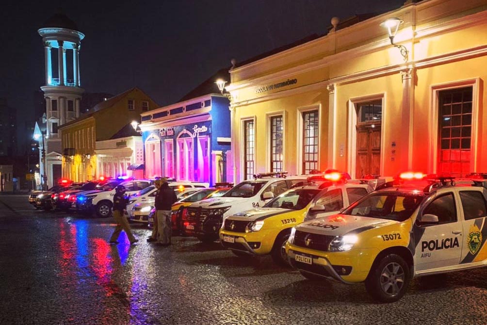 As operações deste final de semana da Ação Integrada de Fiscalização Urbana (AIFU) contra o descumprimento das medidas de enfrentamento da Covid-19 resultaram em 17 estabelecimentos comerciais interditados e 40 autuações administrativas lavradas. O balanço leva em consideração a atuação entre quinta-feira (17) e domingo (20).  -  Curitiba, 20/06/2021  -  Foto: AIFU/SESP-PR