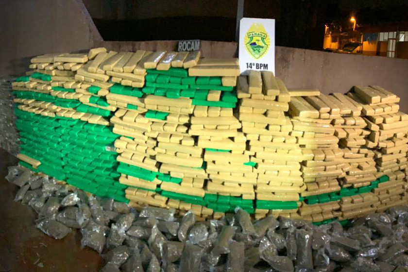 Na Semana Nacional Antidrogas, PM apreende mais de 2 toneladas de maconha no oeste do estado em apenas dois dias. Na fronteira com Paraguai, o 14º Batalhão da PM reforçou as operações e, em apenas dois dias, apreendeu mais de 2 toneladas de maconha. A mais recente apreensão aconteceu nesta madrugada (23/06). -  Curitiba, 23/06/2021  -  Foto: PMPR