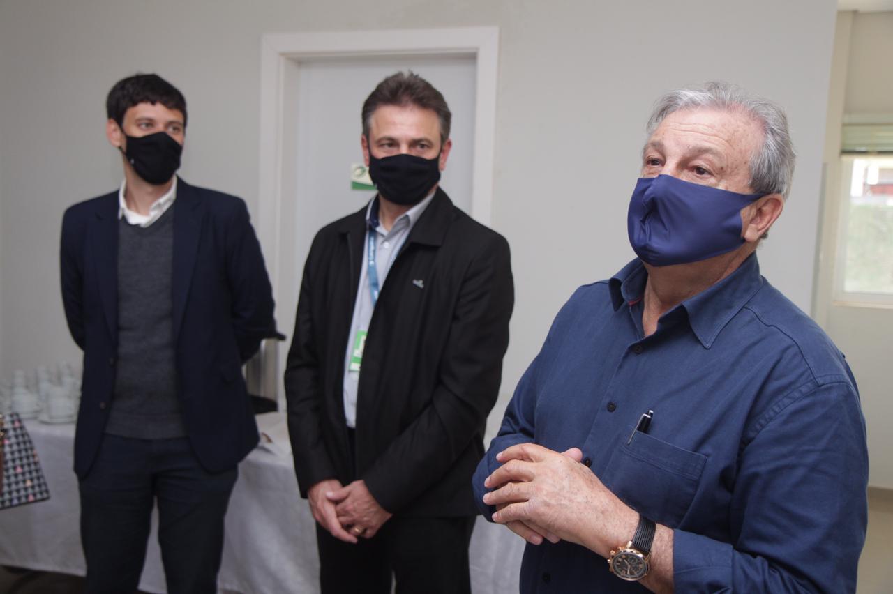 Cascavel, no Oeste do Paraná, recebeu nesta quarta-feira (23) a comitiva do governo federal que está no Estado para uma série de visitas técnicas a fim de avaliar o projeto da Nova Ferroeste. Em encontro com cooperativistas, foi abordado o desempenho da linha férrea já existente (a Ferroeste) e o impacto que a nova ferrovia terá sobre a competitividade do setor produtivo da região. Foto: Alessandro Vieira/AEN