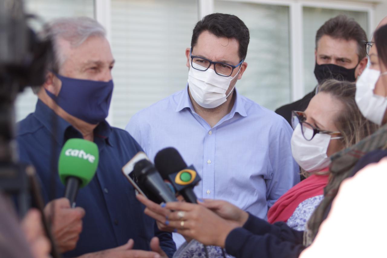 Cascavel, no Oeste do Paraná, recebeu nesta quarta-feira (23) a comitiva do governo federal que está no Estado para uma série de visitas técnicas a fim de avaliar o projeto da Nova Ferroeste. Em encontro com cooperativistas, foi abordado o desempenho da linha férrea já existente (a Ferroeste) e o impacto que a nova ferrovia terá sobre a competitividade do setor produtivo da região. Foto: Alessandro Vieira/AEN