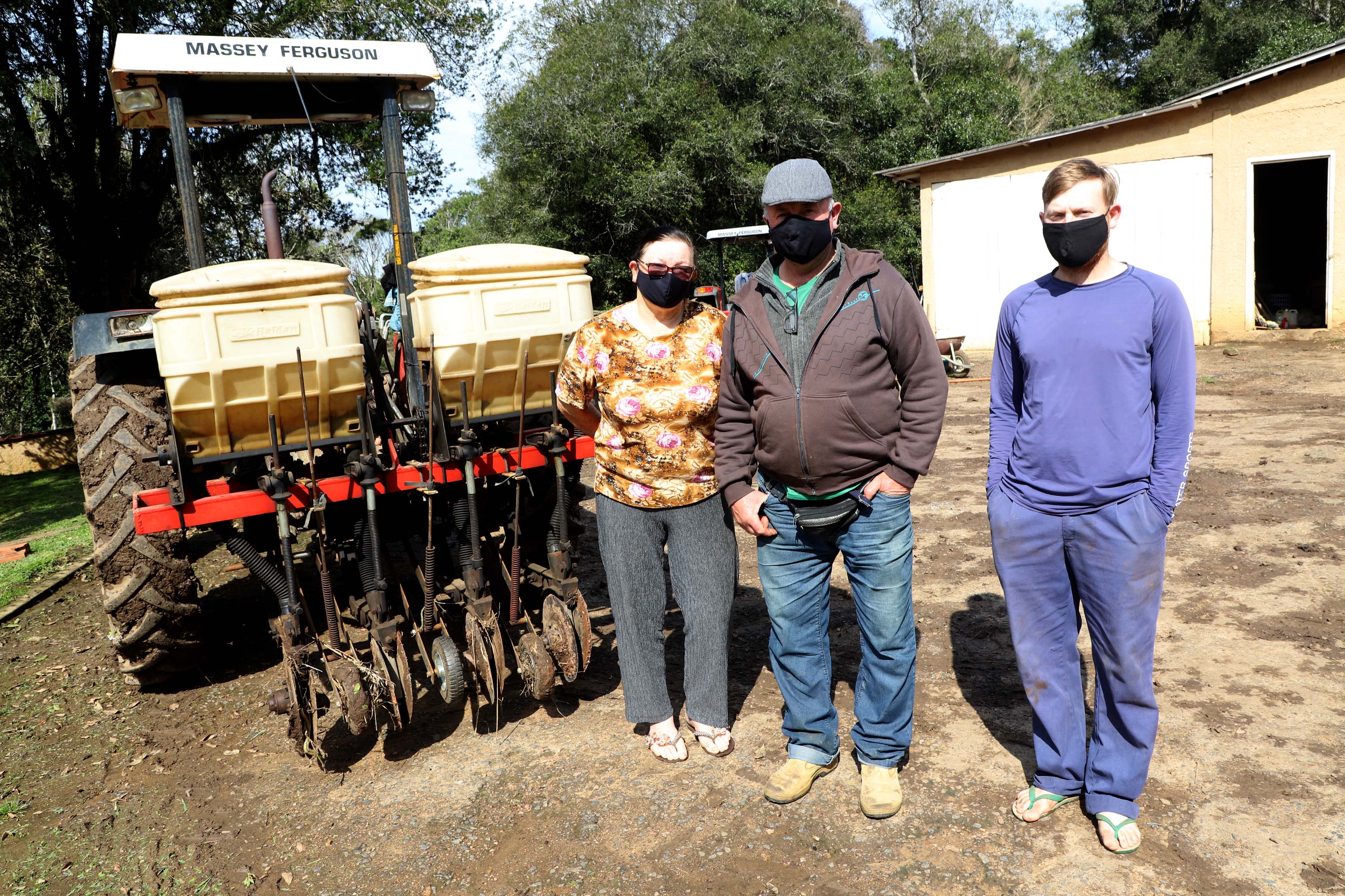 Hortaliças como brócolis e couve-flor mudam a paisagem de São José dos Pinhais. - Felipe Suota e família  -  Curitiba, 24/06/2021  -  Foto: Ari Dias/AEN