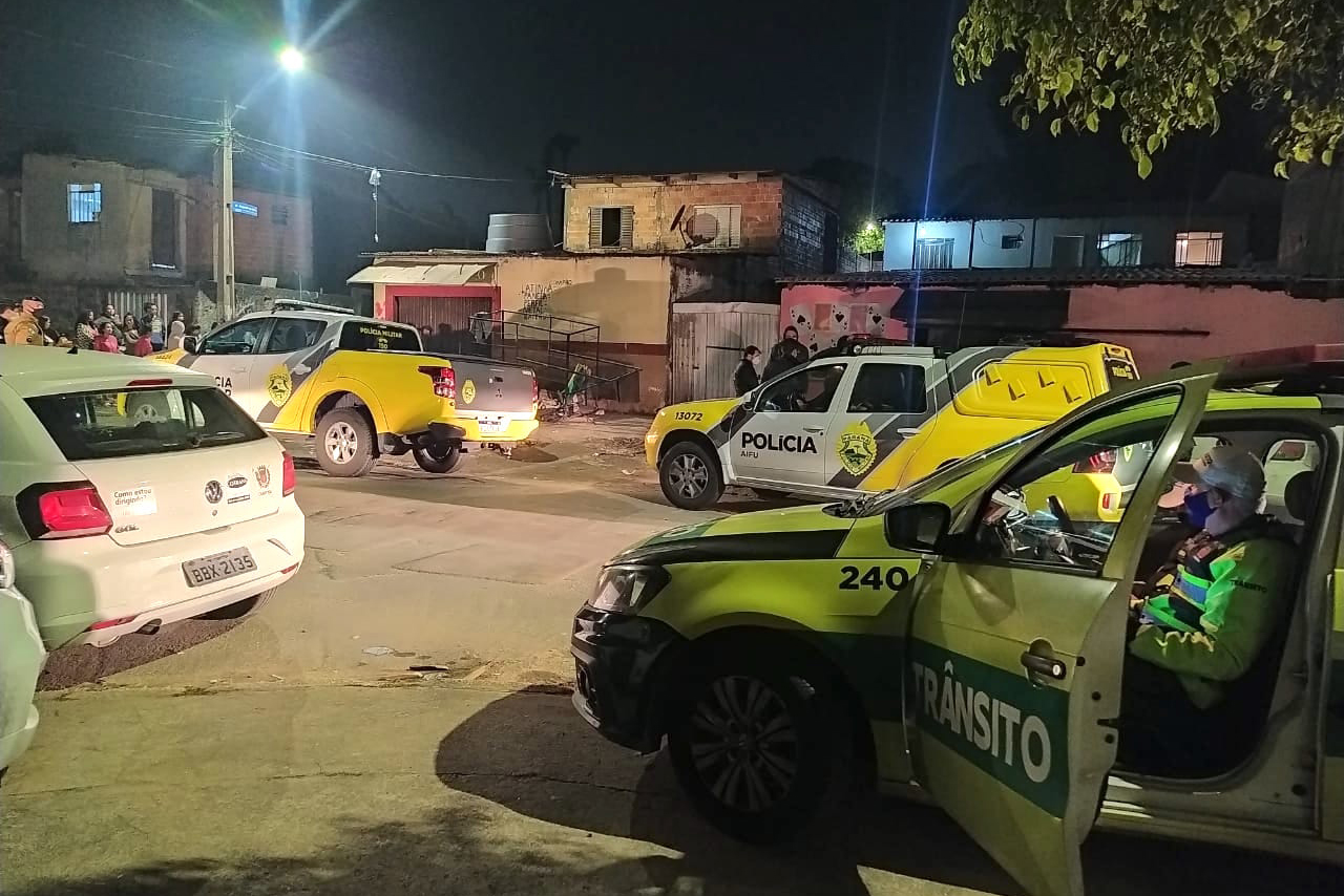 Em ação realizada na tarde e noite do sábado (26), em Curitiba, as equipes da Ação Integrada de Fiscalização Urbana (AIFU) voltaram a fechar estabelecimentos que descumpriam as medidas sanitárias de combate à Covid-19, com aglomerações e festas sem o uso de máscara de proteção, e outras irregularidades.  -  Curitiba, 27/06/2021  -  Foto: Polícia Civil do Paraná