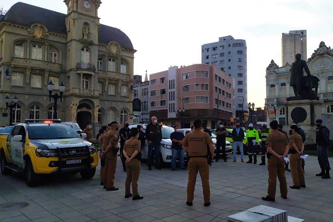 Em ação realizada na tarde e noite do sábado (26), em Curitiba, as equipes da Ação Integrada de Fiscalização Urbana (AIFU) voltaram a fechar estabelecimentos que descumpriam as medidas sanitárias de combate à Covid-19, com aglomerações e festas sem o uso de máscara de proteção, e outras irregularidades.  -  Curitiba, 27/06/2021  -  Foto: Polícia Civil do Paraná