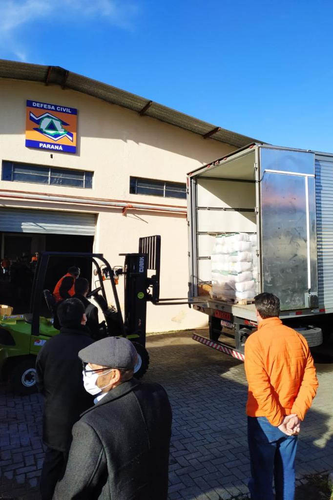 A Rede de Farmácias Nissei entregou nesta terça-feira (29) à Coordenadoria Estadual da Defesa Civil 1.200 cestas básicas que serão distribuídas a municípios e entidades de Curitiba e do Interior que atendem pessoas em situação de vulnerabilidade. A arrecadação é resultado da campanha “Teste Nissei. Negativo para a Fome”, que destinou R$ 15 de cada teste rápido de Covid-19 realizado durante o mês de maio  -  Curitiba, 30/06/2021   -  Foto: Defesa Civil