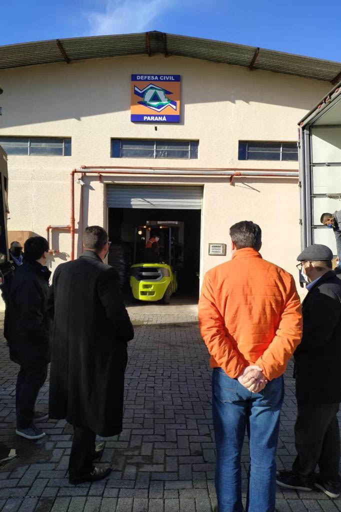 A Rede de Farmácias Nissei entregou nesta terça-feira (29) à Coordenadoria Estadual da Defesa Civil 1.200 cestas básicas que serão distribuídas a municípios e entidades de Curitiba e do Interior que atendem pessoas em situação de vulnerabilidade. A arrecadação é resultado da campanha “Teste Nissei. Negativo para a Fome”, que destinou R$ 15 de cada teste rápido de Covid-19 realizado durante o mês de maio  -  Curitiba, 30/06/2021   -  Foto: Defesa Civil