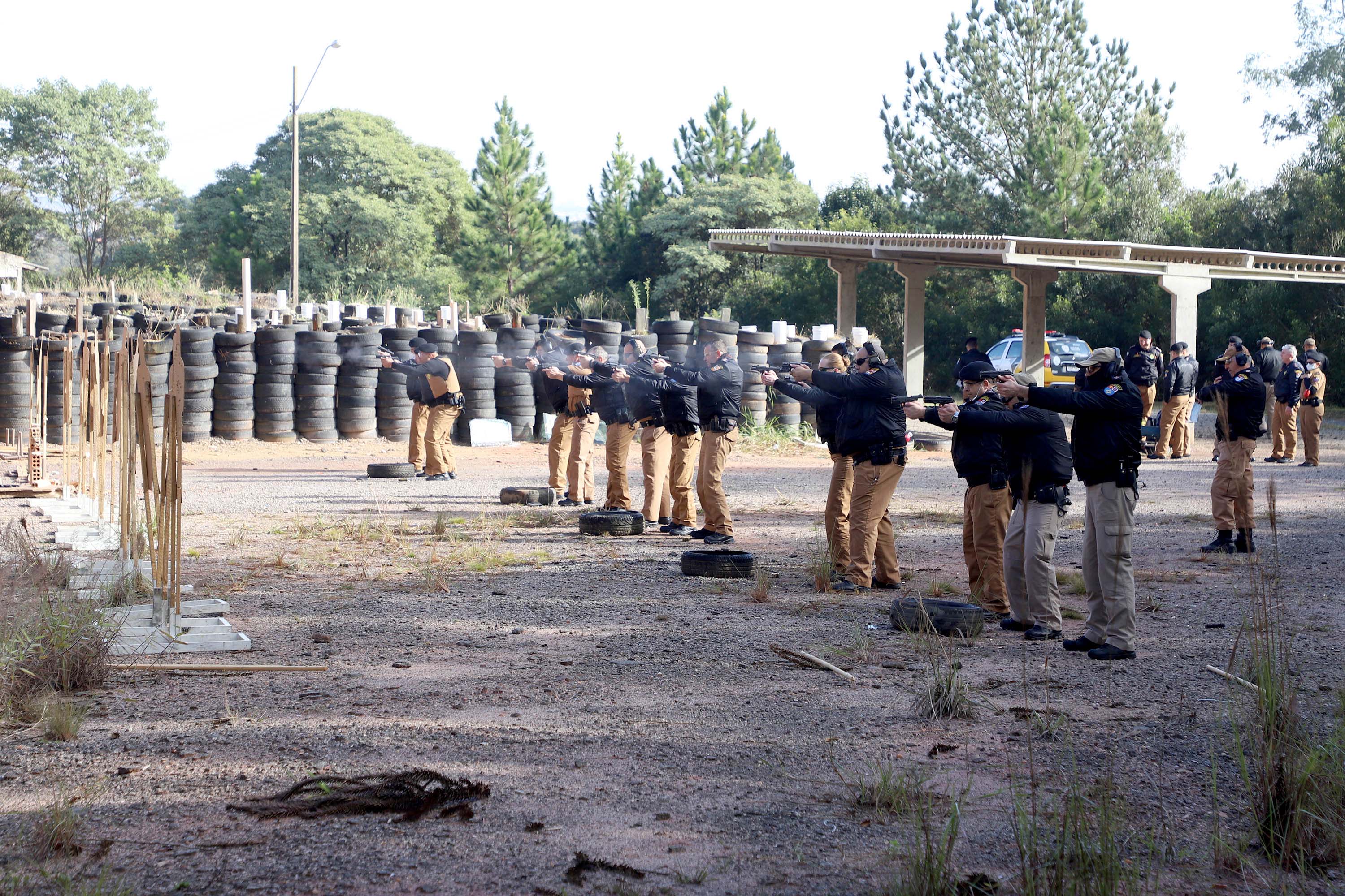 Academia Policial Militar ministra curso de aperfeiçoamento para 60 oficiais da PMPR. 
Foto: Ari Dias/AEN
