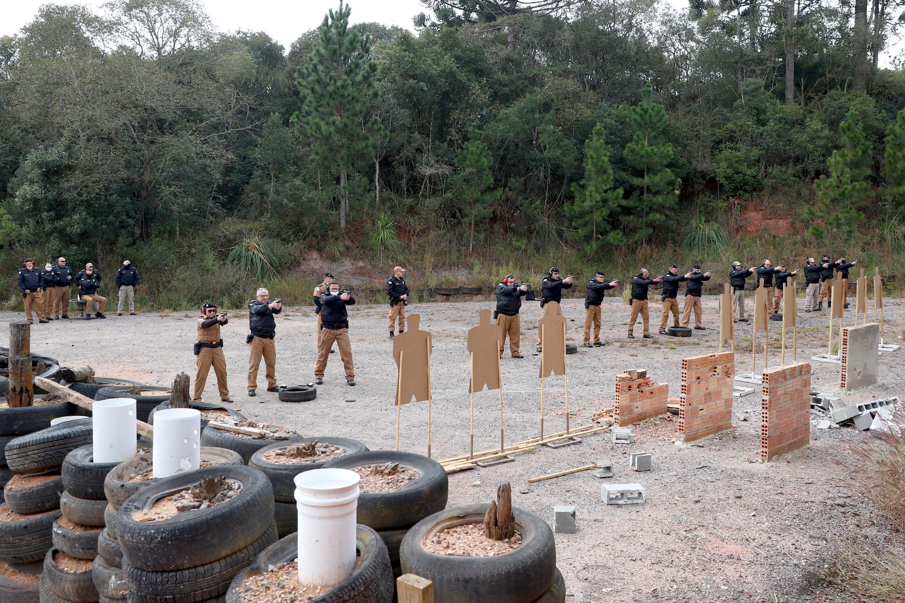 Academia Policial Militar ministra curso de aperfeiçoamento para 60 oficiais da PMPR. 
Foto: Ari Dias/AEN