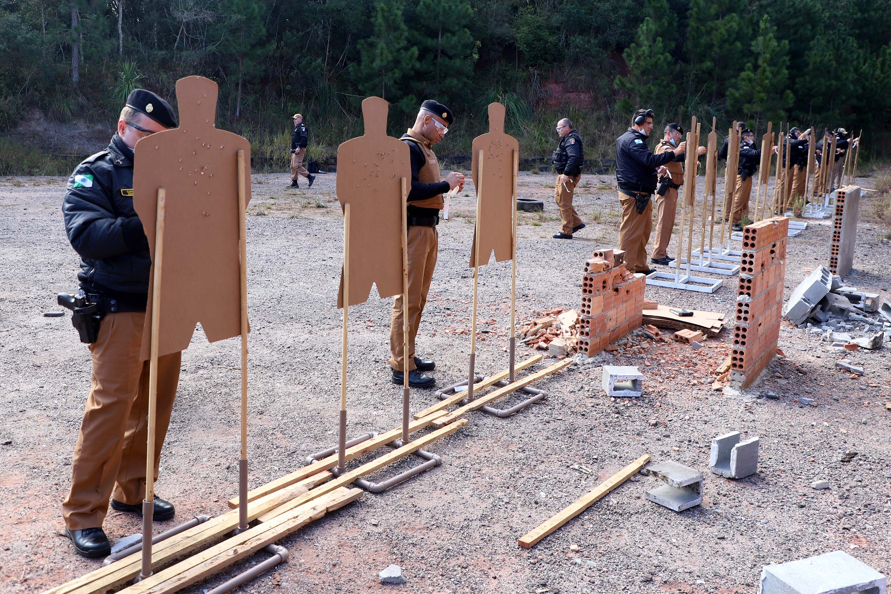 Academia Policial Militar ministra curso de aperfeiçoamento para 60 oficiais da PMPR. 
Foto: Ari Dias/AEN