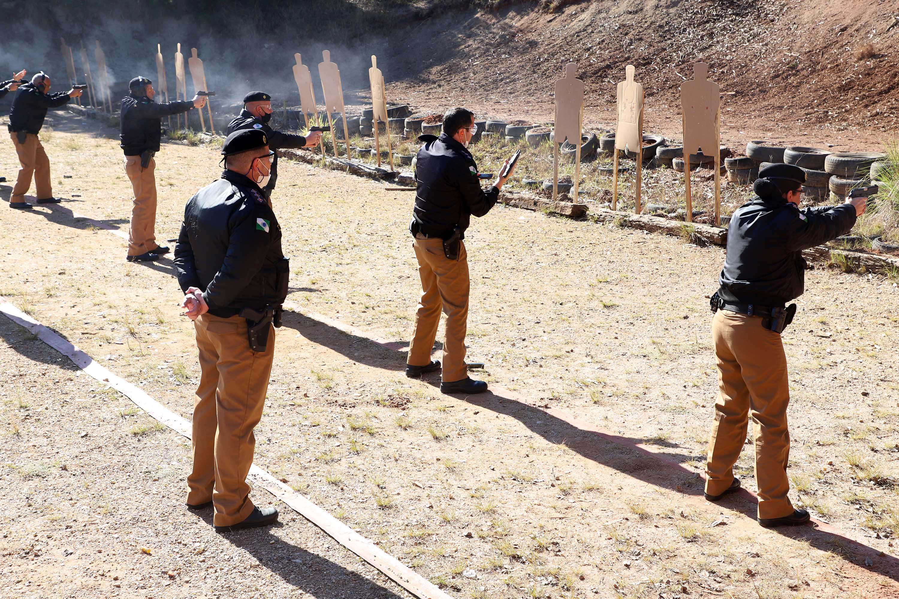Academia Policial Militar ministra curso de aperfeiçoamento para 60 oficiais da PMPR. 
Foto: Ari Dias/AEN