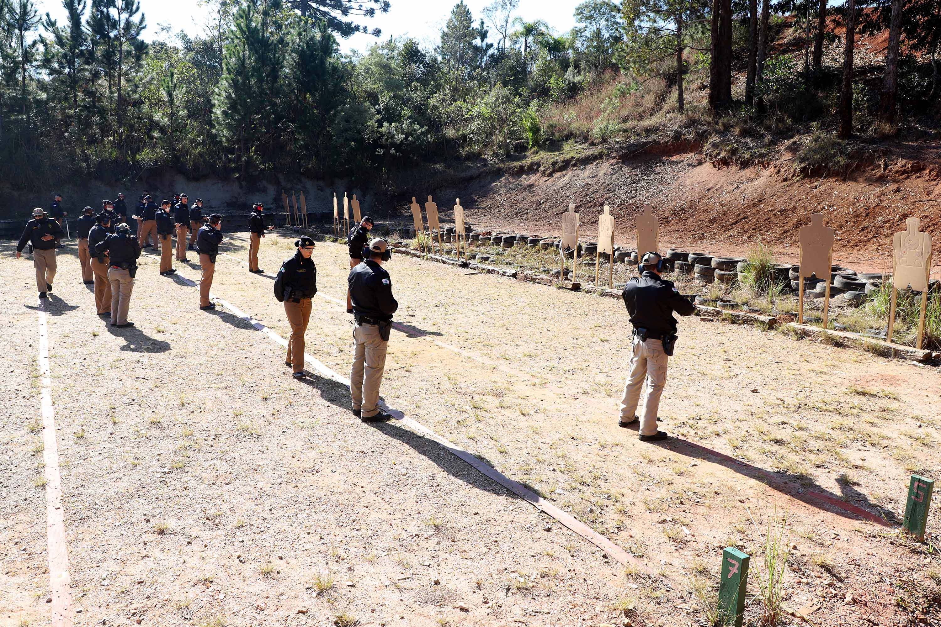 Academia Policial Militar ministra curso de aperfeiçoamento para 60 oficiais da PMPR. 
Foto: Ari Dias/AEN