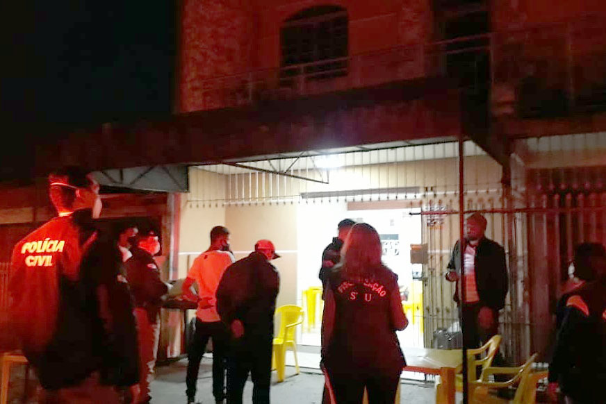 Fiscalizações da AIFU interditam 11 pontos comerciais e dispersam 1,1 mil pessoas neste final de semana em Curitiba
Foto: PMPR