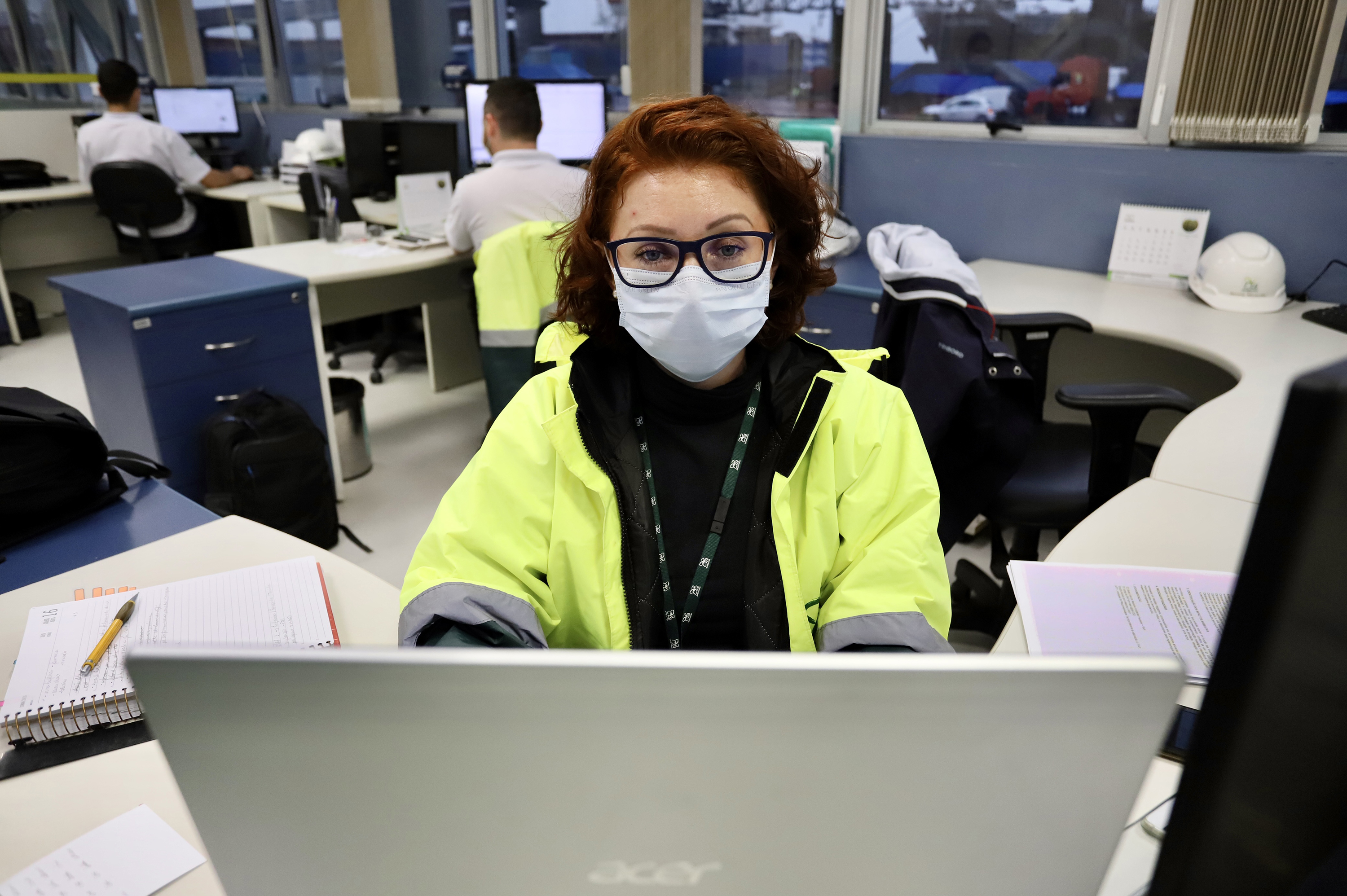 Dos 21 profissionais que atuam na equipe contratada para auxiliar na gestão ambiental da Portos do Paraná, quase todos são formados no Litoral do Estado. Cada vez mais, moradores dos municípios da região reforçam o time de cuidado permanente com o Meio Ambiente nos Portos de Paranaguá e Antonina.  -  Paranaguá, 20/07/2021  -  Foto: Claudio Neves/Portos do Paraná