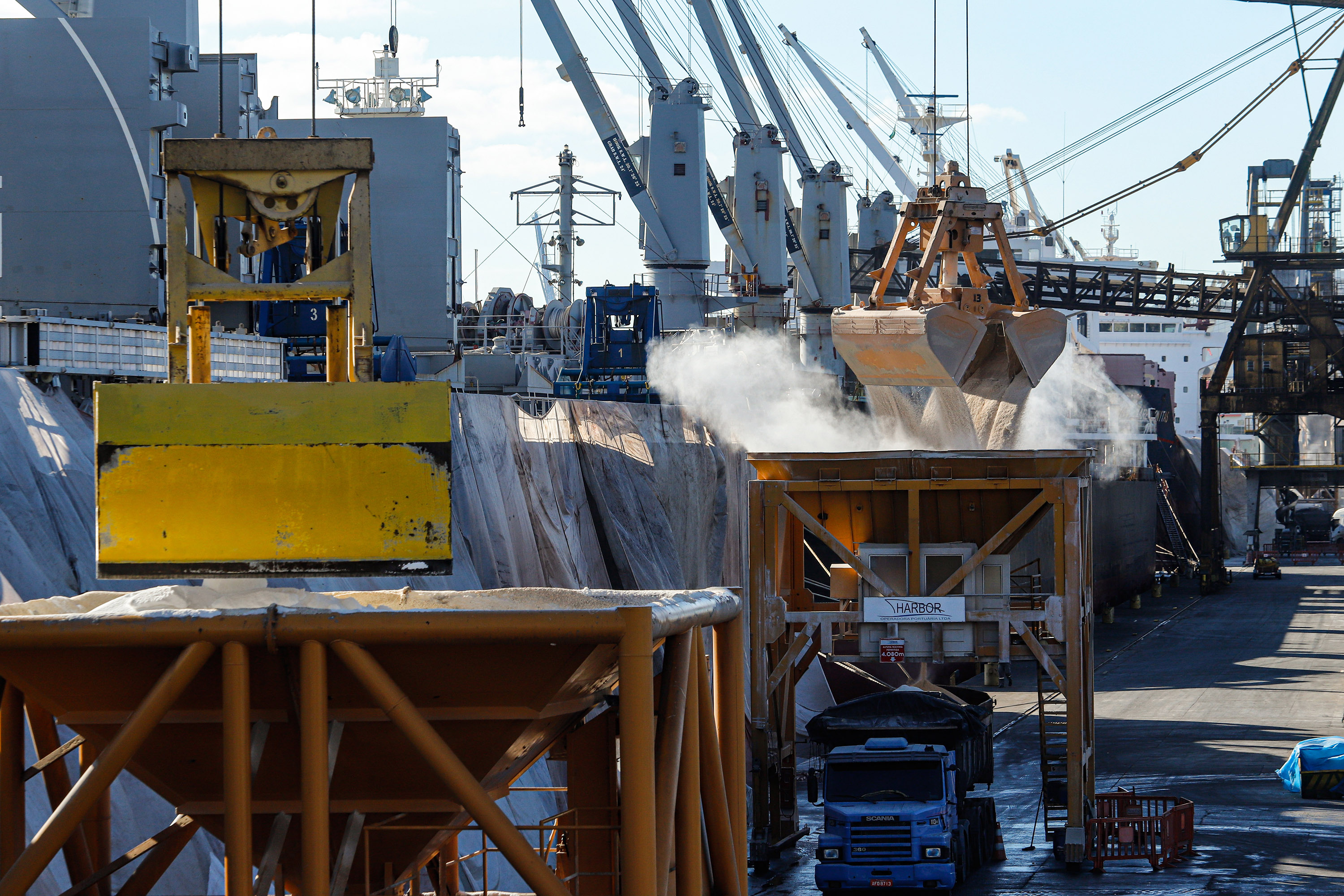 O movimento histórico na importação nacional de fertilizantes refletiu no volume desembarcado pelos portos paranaenses.  -  Paranaguá, 21/07/2021  -  Foto: Rodrigo Felix Leal/SEIL