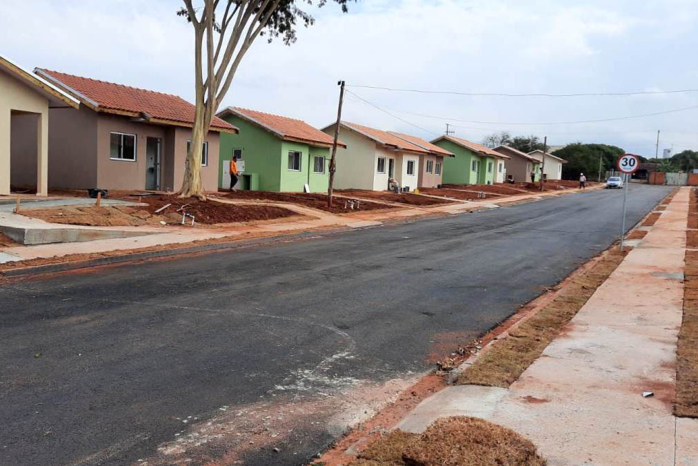 O Residencial Ibicatu, novo empreendimento habitacional em Centenário do Sul com 30 moradias, está em fase final de construção. O projeto recebeu R$ 1,7 milhão de investimento do Governo do Estado e atenderá famílias em situação de vulnerabilidade social da cidade, na região Norte do Paraná. (Foto: Ivone/Cohapar)