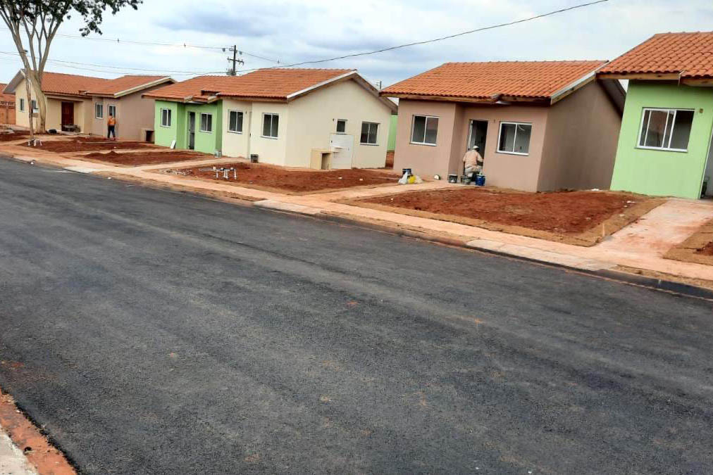 O Residencial Ibicatu, novo empreendimento habitacional em Centenário do Sul com 30 moradias, está em fase final de construção. O projeto recebeu R$ 1,7 milhão de investimento do Governo do Estado e atenderá famílias em situação de vulnerabilidade social da cidade, na região Norte do Paraná. (Foto: Ivone/Cohapar)