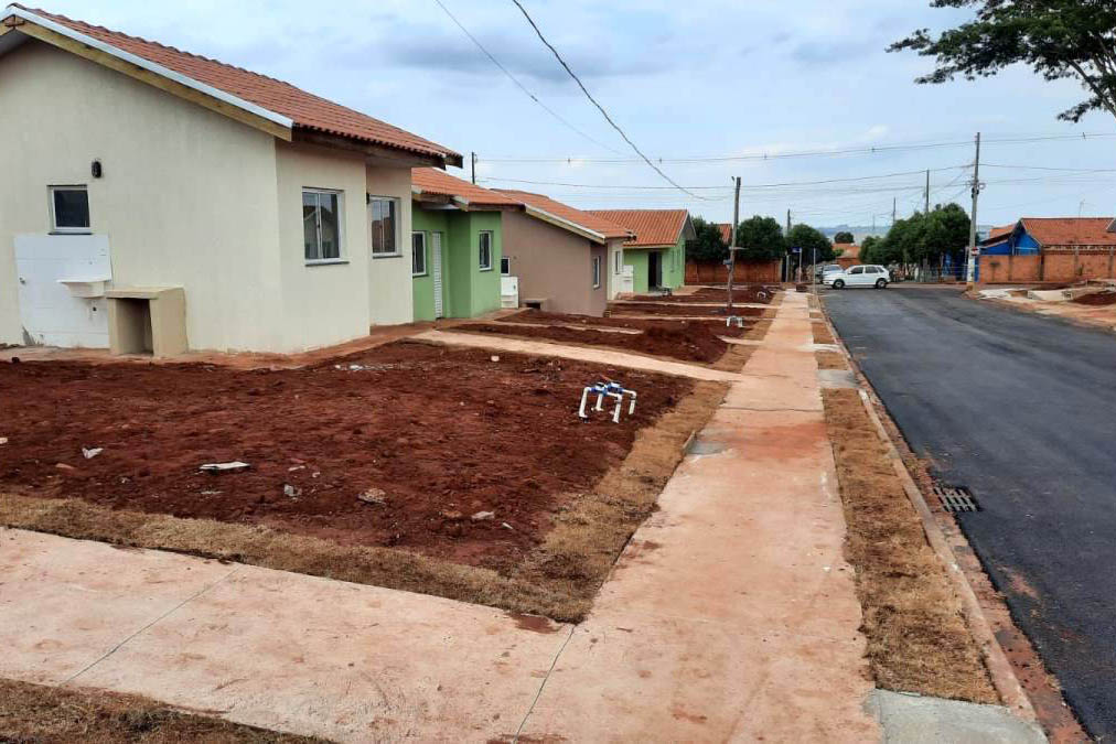 O Residencial Ibicatu, novo empreendimento habitacional em Centenário do Sul com 30 moradias, está em fase final de construção. O projeto recebeu R$ 1,7 milhão de investimento do Governo do Estado e atenderá famílias em situação de vulnerabilidade social da cidade, na região Norte do Paraná. (Foto: Ivone/Cohapar)