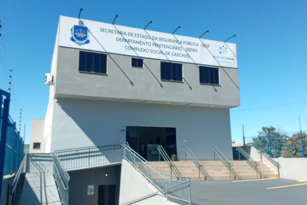 O Departamento Penitenciário do Paraná (Depen) inaugurou nesta quinta-feira (29), a nova estrutura que vai abrigar o Complexo Social de Cascavel, no Oeste do Paraná. Com 800 metros quadrados, o local vai unir em um mesmo espaço os serviços do Patronato Penitenciário e do Escritório Social, que oferecem apoio e ofertam projetos e ações de capacitação de egressos, monitorados e prestadores de serviço à comunidade.  -  Curitiba, 29/07/2021  -  Foto: DEPEN-PR
