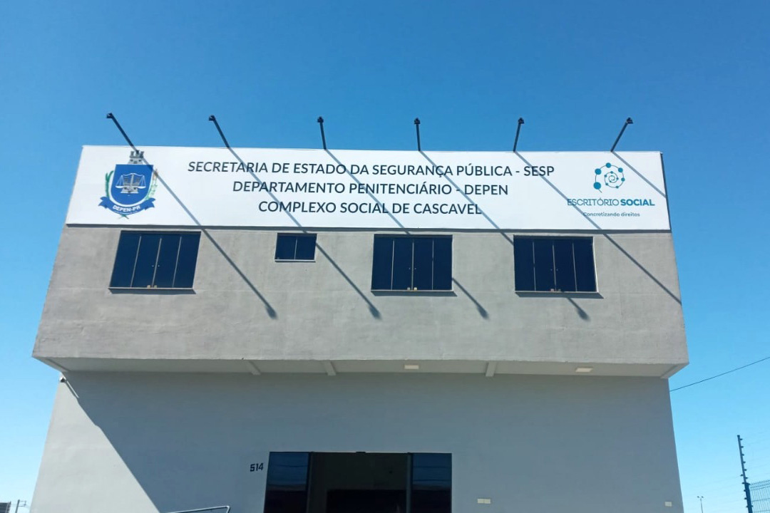 O Departamento Penitenciário do Paraná (Depen) inaugurou nesta quinta-feira (29), a nova estrutura que vai abrigar o Complexo Social de Cascavel, no Oeste do Paraná. Com 800 metros quadrados, o local vai unir em um mesmo espaço os serviços do Patronato Penitenciário e do Escritório Social, que oferecem apoio e ofertam projetos e ações de capacitação de egressos, monitorados e prestadores de serviço à comunidade.  -  Curitiba, 29/07/2021  -  Foto: DEPEN-PR