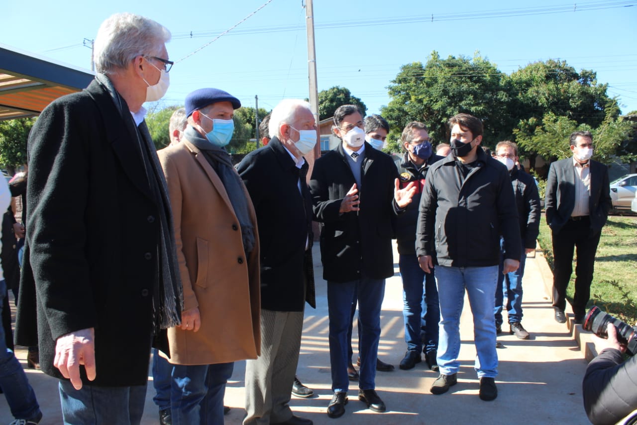 O vice-governador Darci Piana inaugurou nesta quinta-feira (29), em Corbélia, no Oeste do Paraná, uma Unidade Básica de Saúde (UBS) no bairro Santa Catarina e de uma quadra de esportes no Jardim Juliana.Foto: Gisele Barão