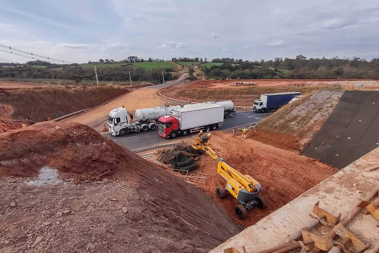 PONTA GROSSA  - Trincheira Contorno Leste  -  Foto: DER