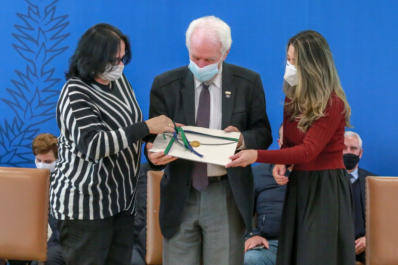 O vice governador Darci Piana recebe nesta segunda-feira (02) a ministra da Mulher, da Família e dos Direitos Humanos, Damares Alves no Palacio Iguacu. Curitiba, 02/08/2021 - Foto: Valdelino Pontes/AEN