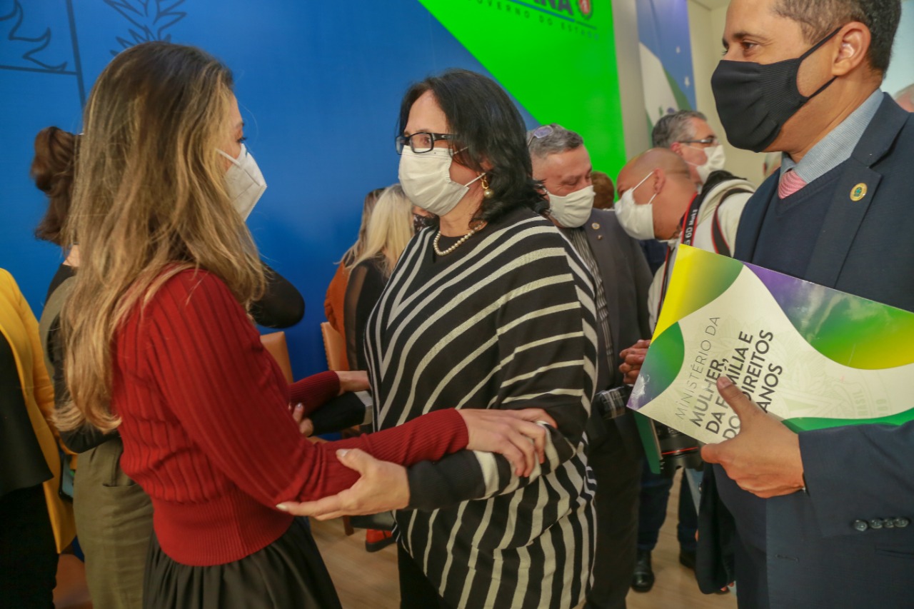O vice governador Darci Piana recebe nesta segunda-feira (02) a ministra da Mulher, da Família e dos Direitos Humanos, Damares Alves no Palacio Iguacu. Curitiba, 02/08/2021 - Foto: Valdelino Pontes/AEN