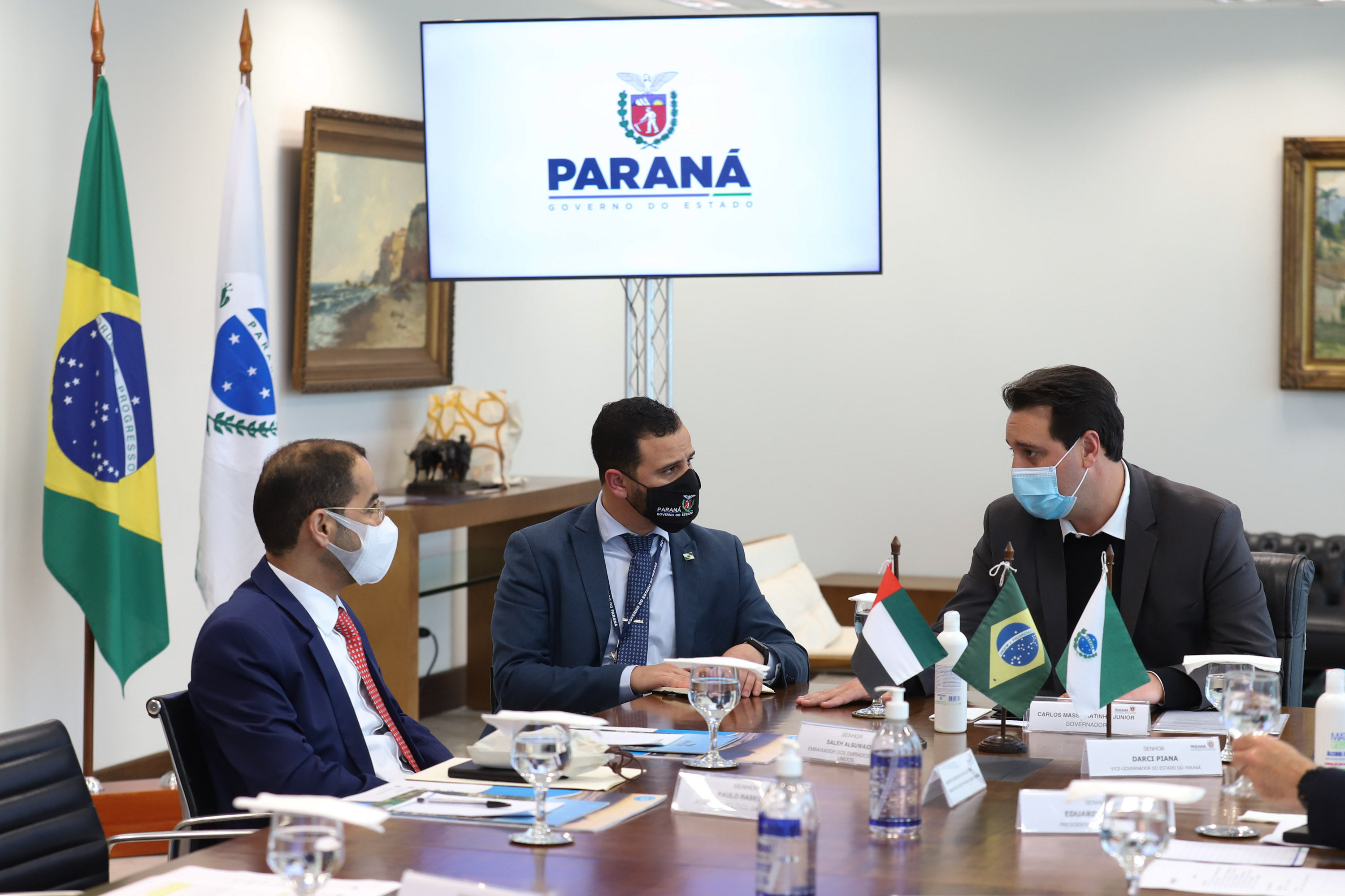 O governador Carlos Massa Ratinho Junior recebe  nesta quarta-feira (4) , o embaixador dos Emirados Árabes no Brasil, Saleh Alsuwaidi  no Palacio Iguacu. Curitiba, 04/08/2021. Foto: Geraldo Bubniak/AEN