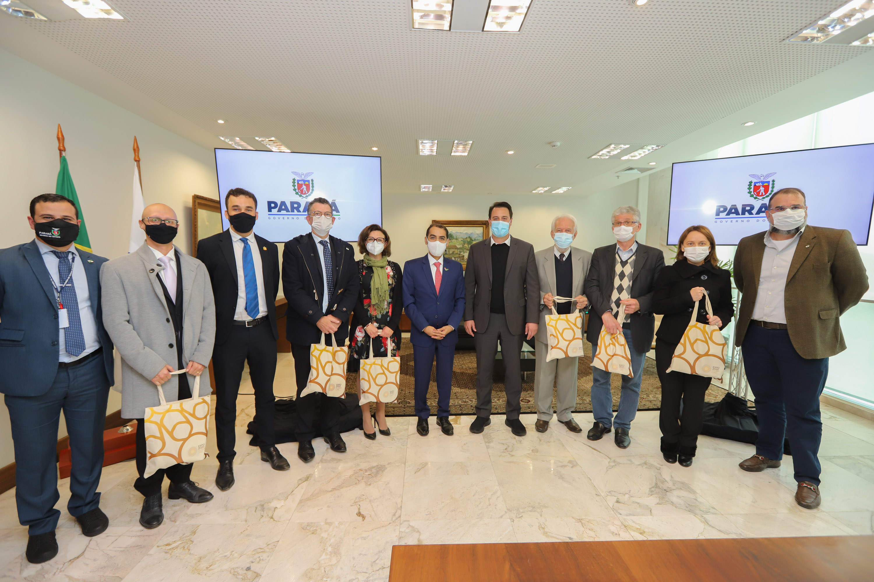 O governador Carlos Massa Ratinho Junior recebe  nesta quarta-feira (4) , o embaixador dos Emirados Árabes no Brasil, Saleh Alsuwaidi  no Palacio Iguacu. Curitiba, 04/08/2021. Foto: Geraldo Bubniak/AEN