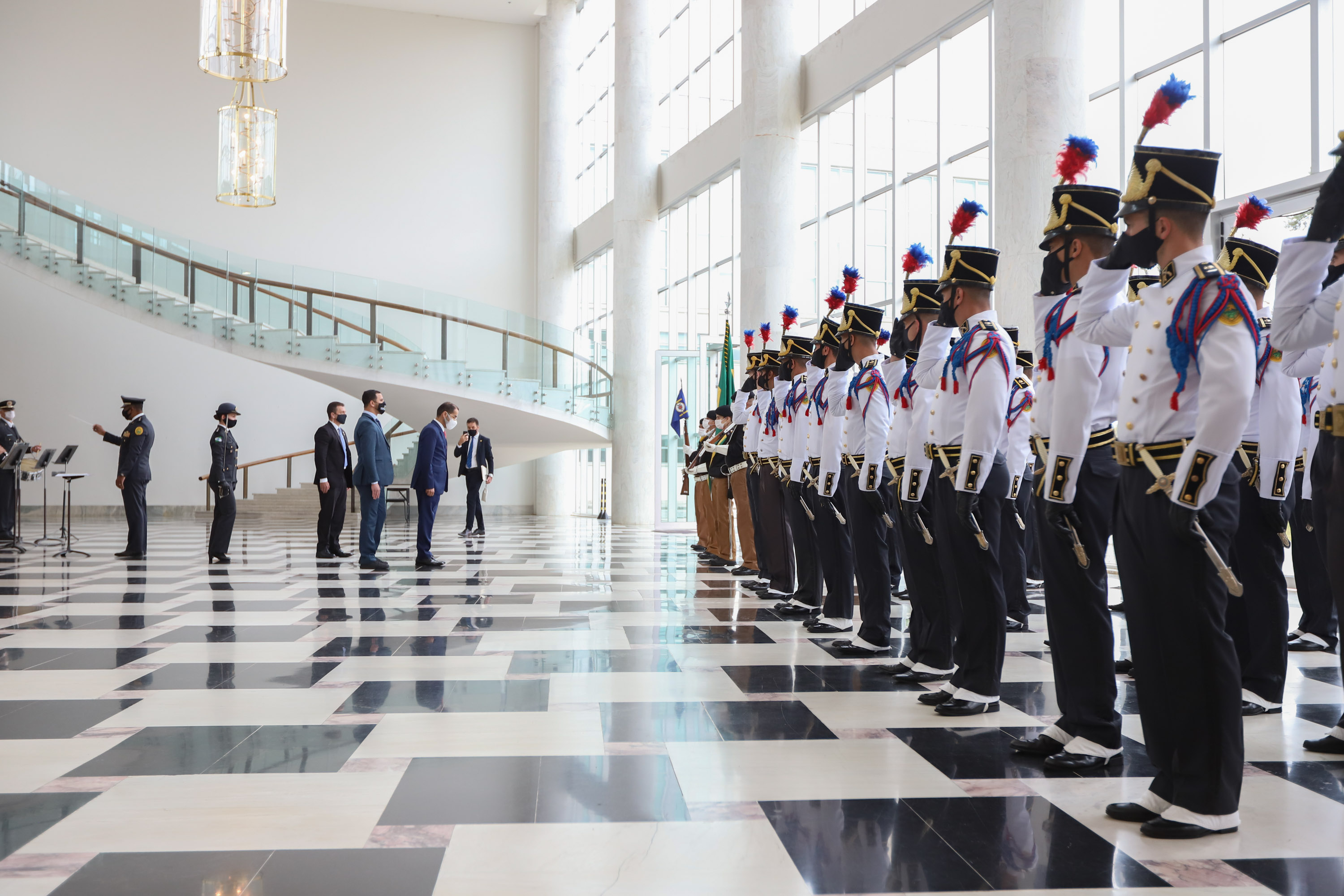 O governador Carlos Massa Ratinho Junior recebe  nesta quarta-feira (4) , o embaixador dos Emirados Árabes no Brasil, Saleh Alsuwaidi  no Palacio Iguacu. Curitiba, 04/08/2021. Foto: Geraldo Bubniak/AEN