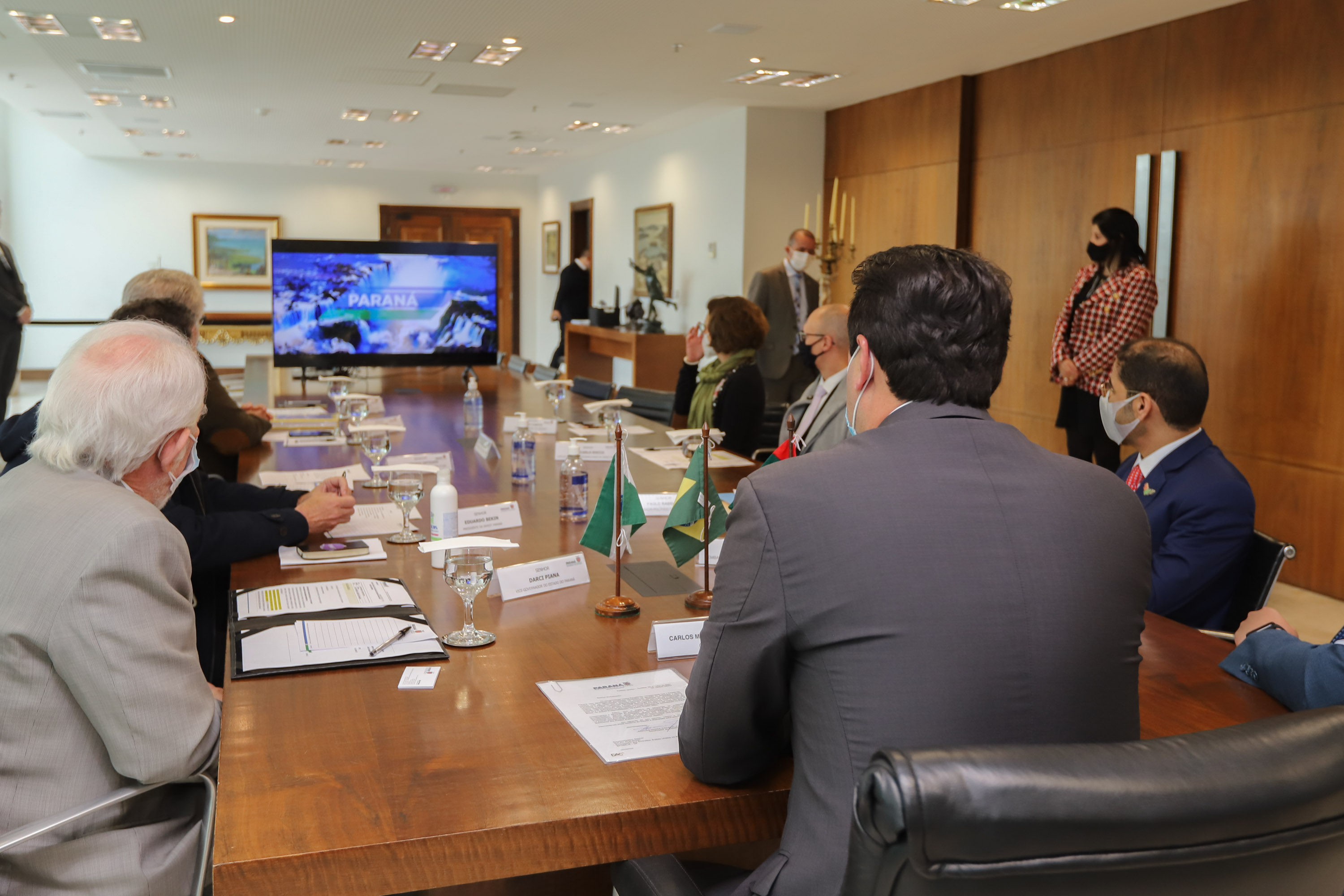 O governador Carlos Massa Ratinho Junior recebe  nesta quarta-feira (4) , o embaixador dos Emirados Árabes no Brasil, Saleh Alsuwaidi  no Palacio Iguacu. Curitiba, 04/08/2021. Foto: Geraldo Bubniak/AEN