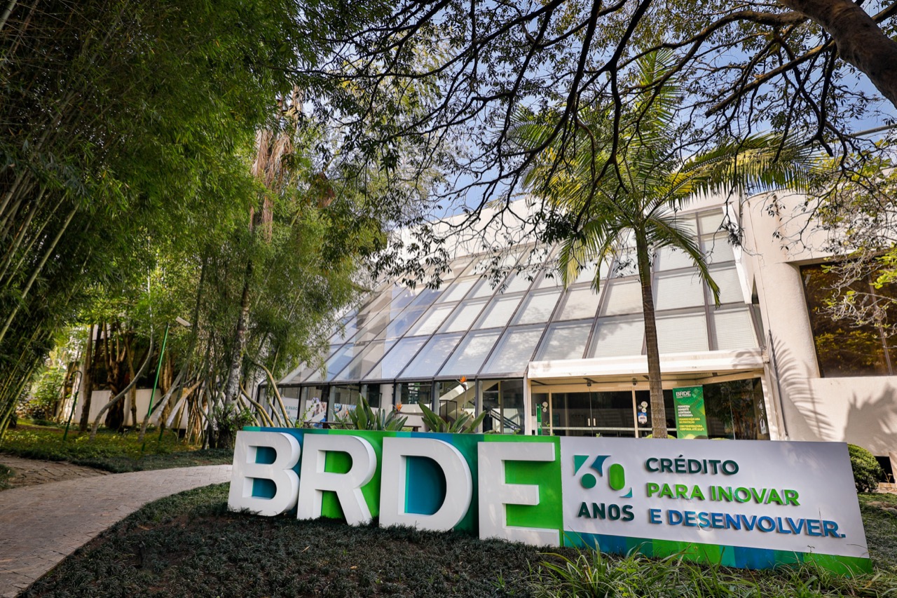 O Banco Regional de Desenvolvimento do Extremo Sul (BRDE) apresenta uma classificação de risco de crédito, em escala local e longo prazo, de nota AA (Bra). A nota significa o BRDE estar no mesmo patamar de outras instituições públicas como Banco do Brasil, BNDES e Caixa Econômica Federal.  -  curitiba, 05/08/2021  -  Foto: BRDE
