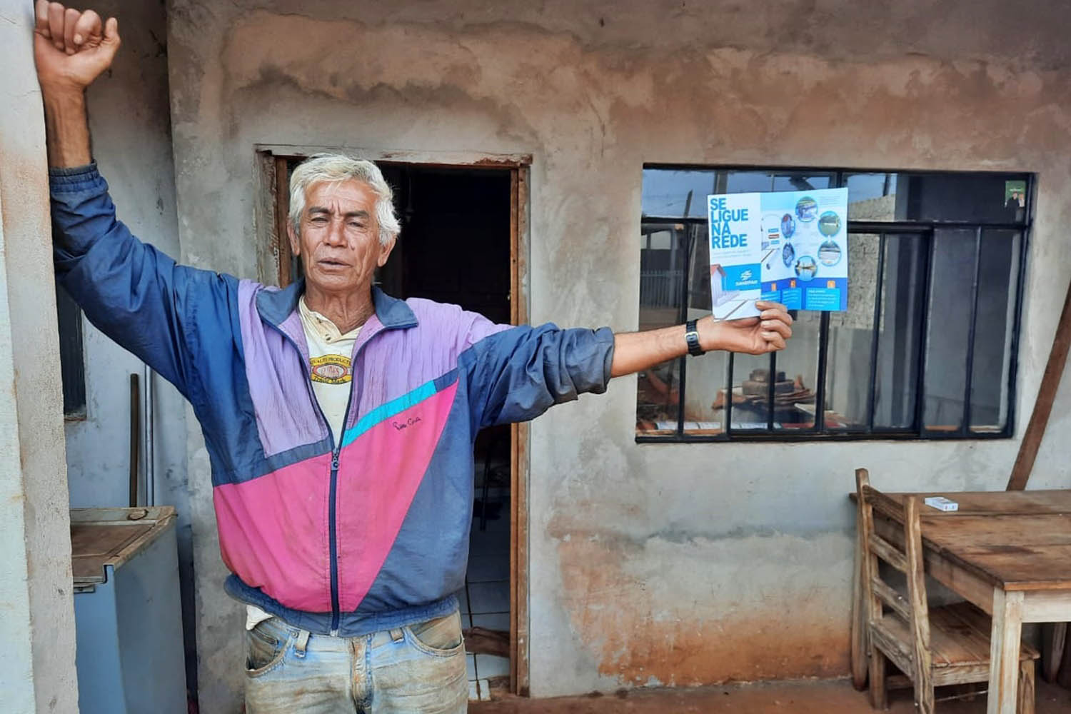 A Sanepar finalizou nesta quinta-feira (5) obras no valor de cerca de R$ 1,6 milhão em Lunardelli, no Vale do Ivaí. - Sebastião Aparecido dos Santos já sabe como vai interligar o imóvel na rede de esgoto  -  Lunardelli, 05/08/2021  -  Foto: Sanepar