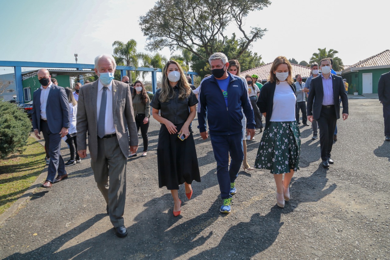 O Governo do Estado lança nesta terça-feira (10) o Programa Pedala Paraná. O vice-governador Darci Piana, a primeira-dama Luciana Saito Massa, o superintendente do Esporte, Helio Wirbiski, e o secretário de Estado da Saúde, Beto Preto, participam da cerimônia, que também reunirá ciclistas e a comunidade esportiva.Foto: Valdelino Pontes