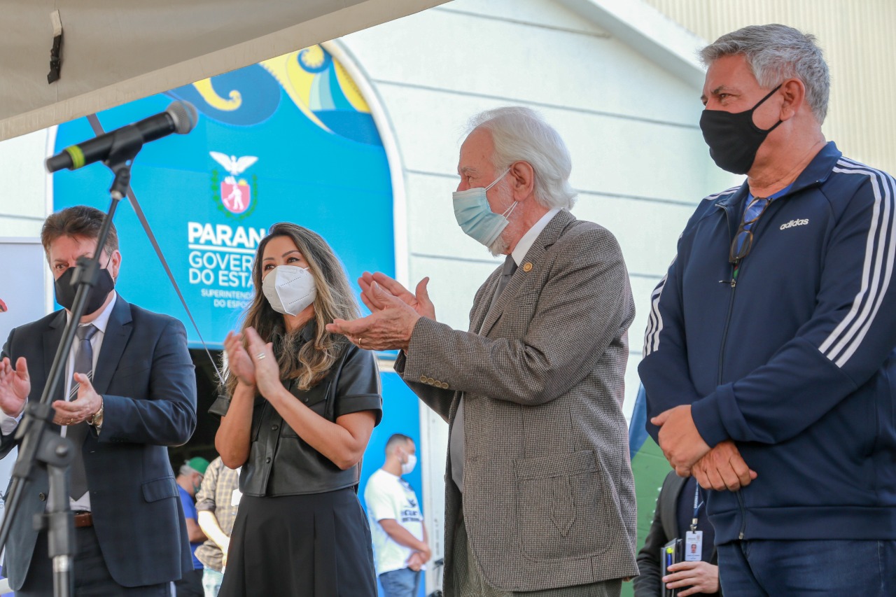 O Governo do Estado lança nesta terça-feira (10) o Programa Pedala Paraná. O vice-governador Darci Piana, a primeira-dama Luciana Saito Massa, o superintendente do Esporte, Helio Wirbiski, e o secretário de Estado da Saúde, Beto Preto, participam da cerimônia, que também reunirá ciclistas e a comunidade esportiva.Foto: Valdelino Pontes