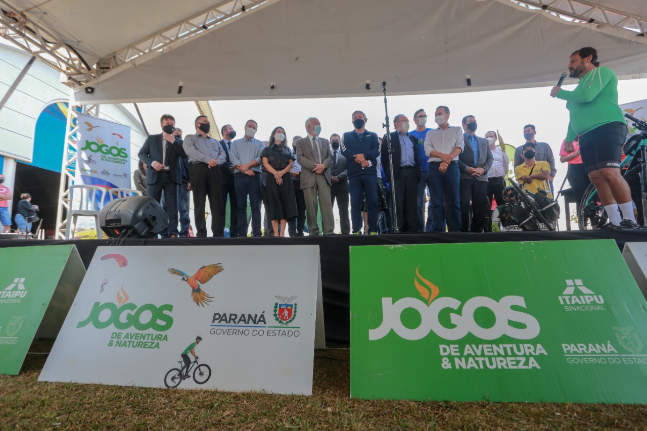 O Governo do Estado lança nesta terça-feira (10) o Programa Pedala Paraná. O vice-governador Darci Piana, a primeira-dama Luciana Saito Massa, o superintendente do Esporte, Helio Wirbiski, e o secretário de Estado da Saúde, Beto Preto, participam da cerimônia, que também reunirá ciclistas e a comunidade esportiva.Foto: Valdelino Pontes