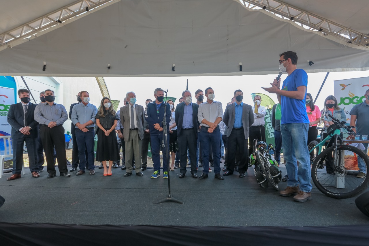 O Governo do Estado lança nesta terça-feira (10) o Programa Pedala Paraná. O vice-governador Darci Piana, a primeira-dama Luciana Saito Massa, o superintendente do Esporte, Helio Wirbiski, e o secretário de Estado da Saúde, Beto Preto, participam da cerimônia, que também reunirá ciclistas e a comunidade esportiva.Foto: Valdelino Pontes