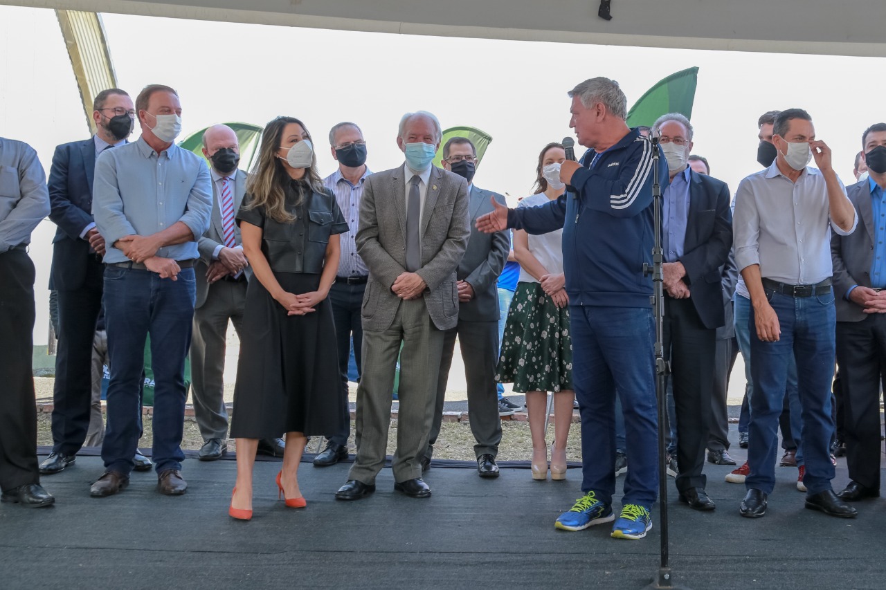 O Governo do Estado lança nesta terça-feira (10) o Programa Pedala Paraná. O vice-governador Darci Piana, a primeira-dama Luciana Saito Massa, o superintendente do Esporte, Helio Wirbiski, e o secretário de Estado da Saúde, Beto Preto, participam da cerimônia, que também reunirá ciclistas e a comunidade esportiva.Foto: Valdelino Pontes