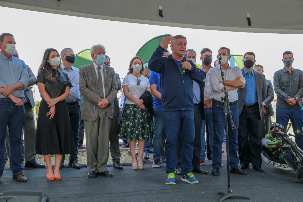 O Governo do Estado lança nesta terça-feira (10) o Programa Pedala Paraná. O vice-governador Darci Piana, a primeira-dama Luciana Saito Massa, o superintendente do Esporte, Helio Wirbiski, e o secretário de Estado da Saúde, Beto Preto, participam da cerimônia, que também reunirá ciclistas e a comunidade esportiva.Foto: Valdelino Pontes