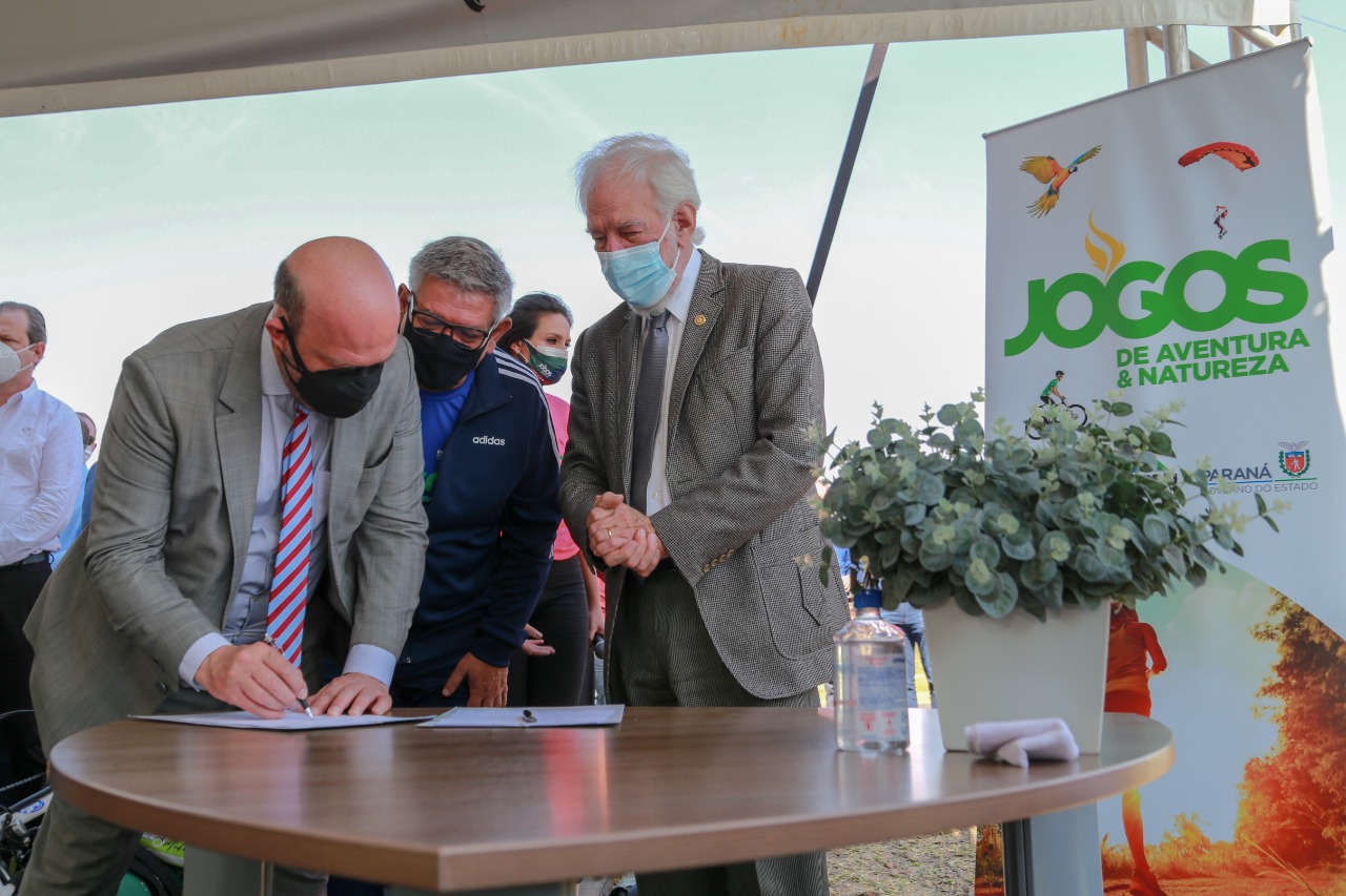 O Governo do Estado lança nesta terça-feira (10) o Programa Pedala Paraná. O vice-governador Darci Piana, a primeira-dama Luciana Saito Massa, o superintendente do Esporte, Helio Wirbiski, e o secretário de Estado da Saúde, Beto Preto, participam da cerimônia, que também reunirá ciclistas e a comunidade esportiva.Foto: Valdelino Pontes