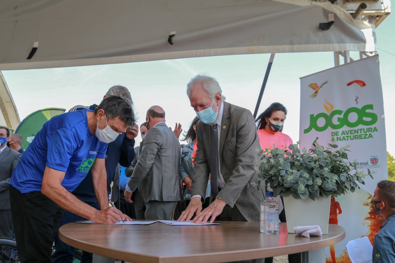 O Governo do Estado lança nesta terça-feira (10) o Programa Pedala Paraná. O vice-governador Darci Piana, a primeira-dama Luciana Saito Massa, o superintendente do Esporte, Helio Wirbiski, e o secretário de Estado da Saúde, Beto Preto, participam da cerimônia, que também reunirá ciclistas e a comunidade esportiva.Foto: Valdelino Pontes