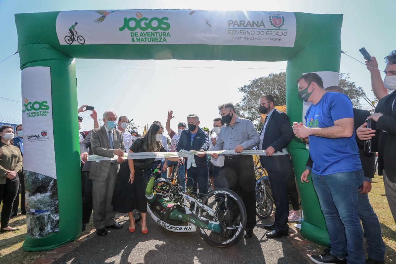 O Governo do Estado lança nesta terça-feira (10) o Programa Pedala Paraná. O vice-governador Darci Piana, a primeira-dama Luciana Saito Massa, o superintendente do Esporte, Helio Wirbiski, e o secretário de Estado da Saúde, Beto Preto, participam da cerimônia, que também reunirá ciclistas e a comunidade esportiva.Foto: Valdelino Pontes
