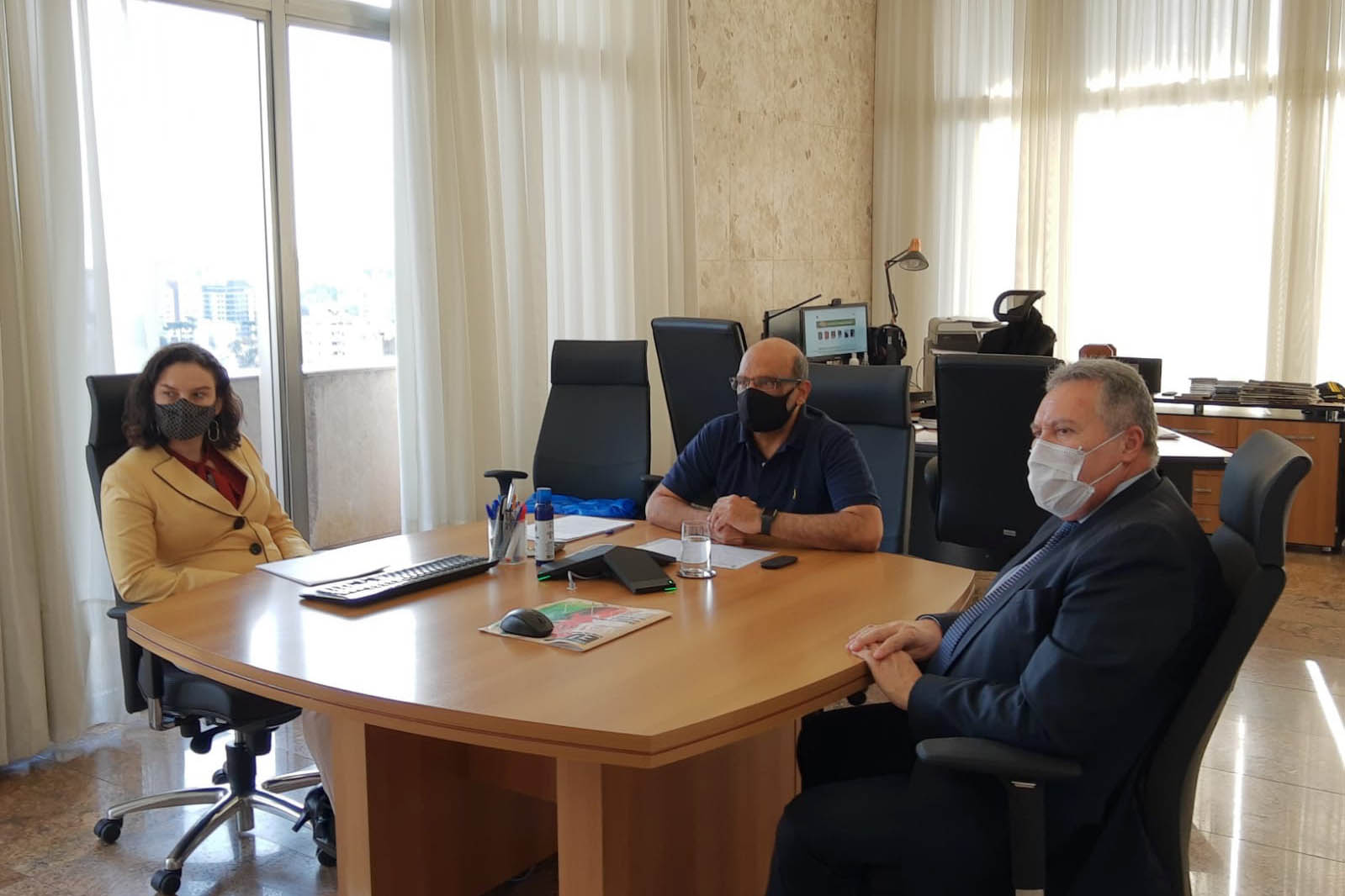 O secretário da Fazenda, Renê Oliveira Garcia Junior, empossou nesta terça-feira (10), durante reunião online, os novos integrantes do Conselho de Contribuintes e Recursos Fiscais (CCRF) para o mandato de um ano.  -  Curitiba, 11/08/2021  -  Foto: SEFA