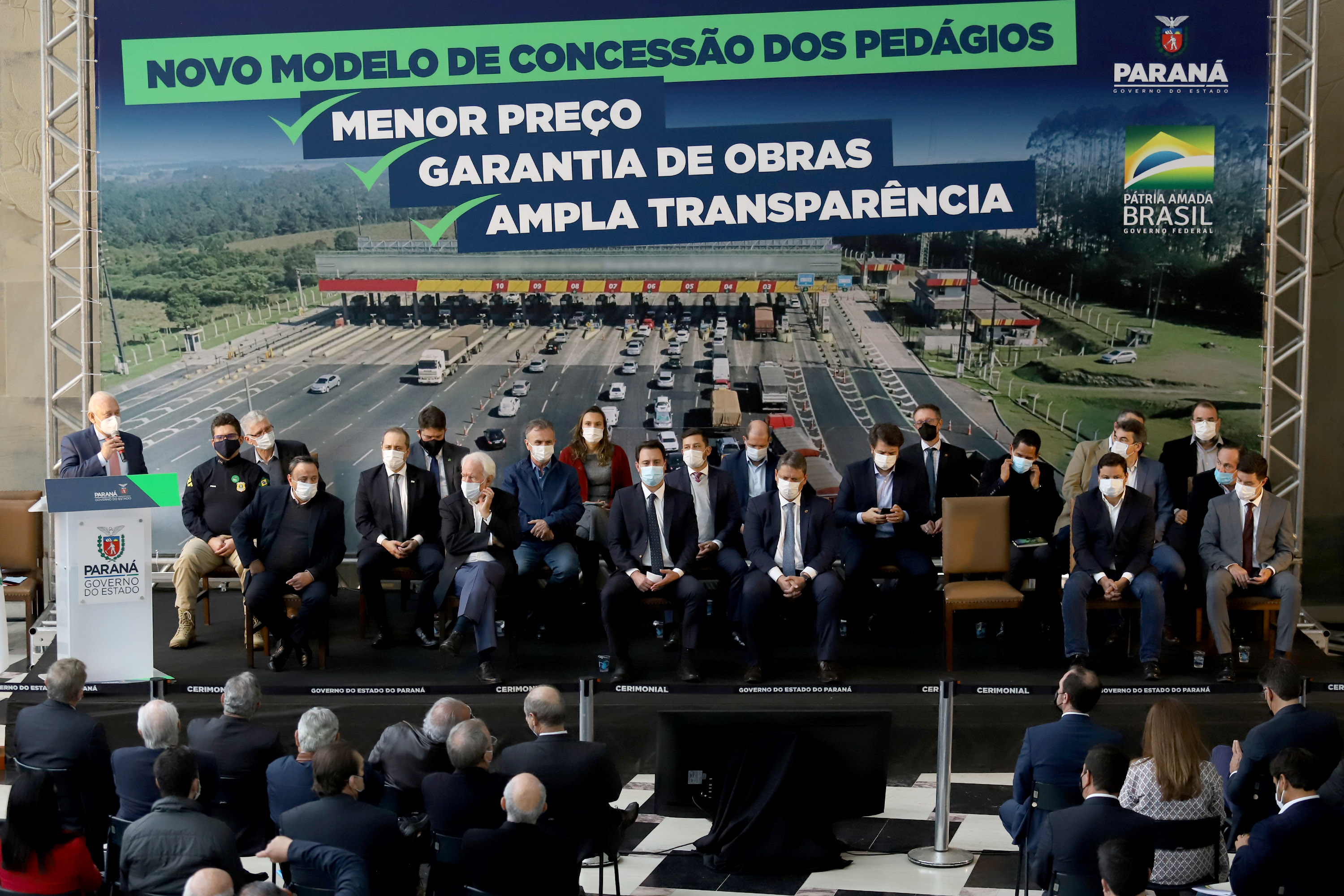 O governador Carlos Massa Ratinho Junior e o ministro da Infraestrutura, Tarcísio Gomes de Freitas, apresentam, os detalhes da nova concessão de 3,3 mil quilômetros de rodovias do Paraná. Foto: Ari Dias/AEN