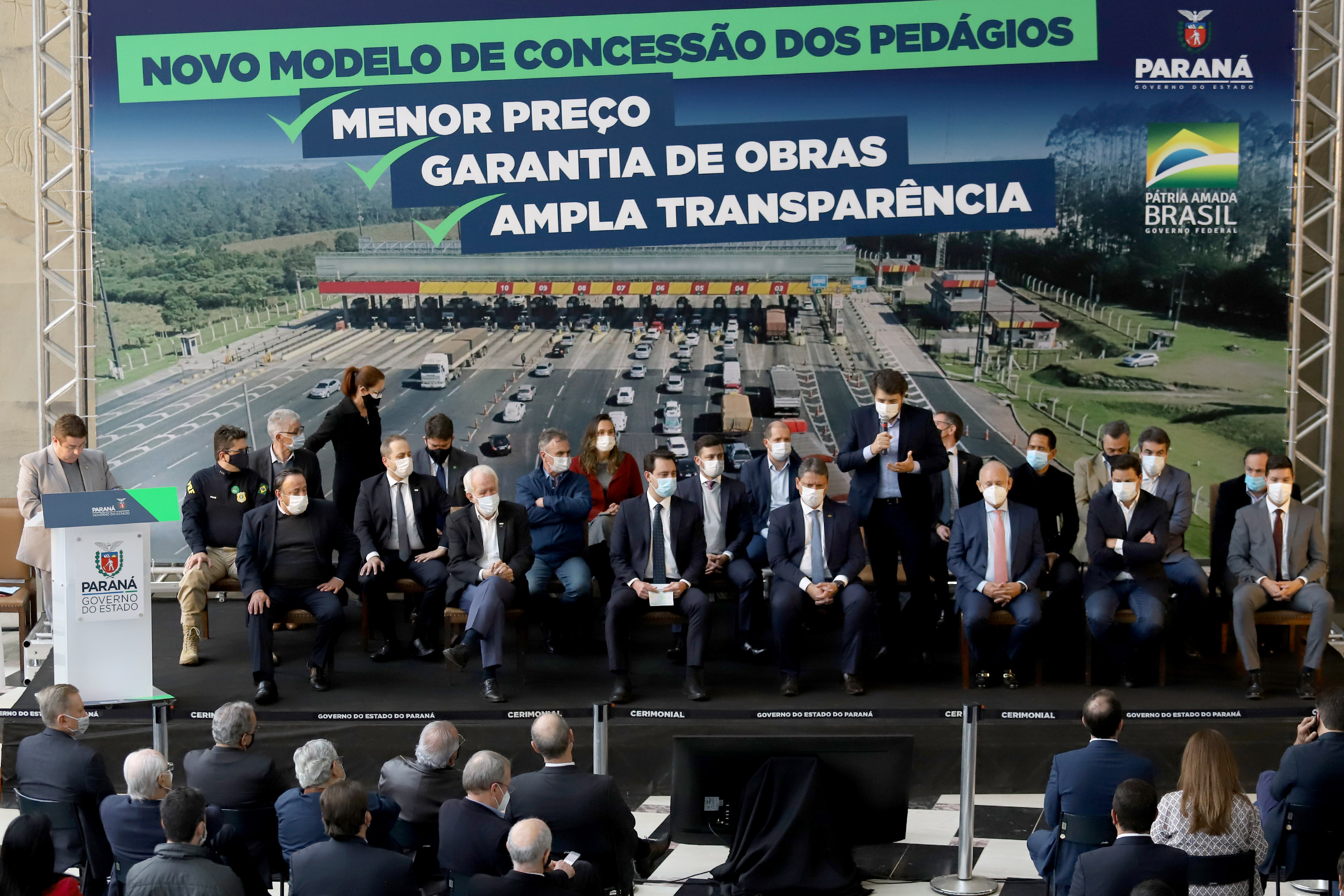 O governador Carlos Massa Ratinho Junior e o ministro da Infraestrutura, Tarcísio Gomes de Freitas, apresentam, os detalhes da nova concessão de 3,3 mil quilômetros de rodovias do Paraná. Foto: Ari Dias/AEN