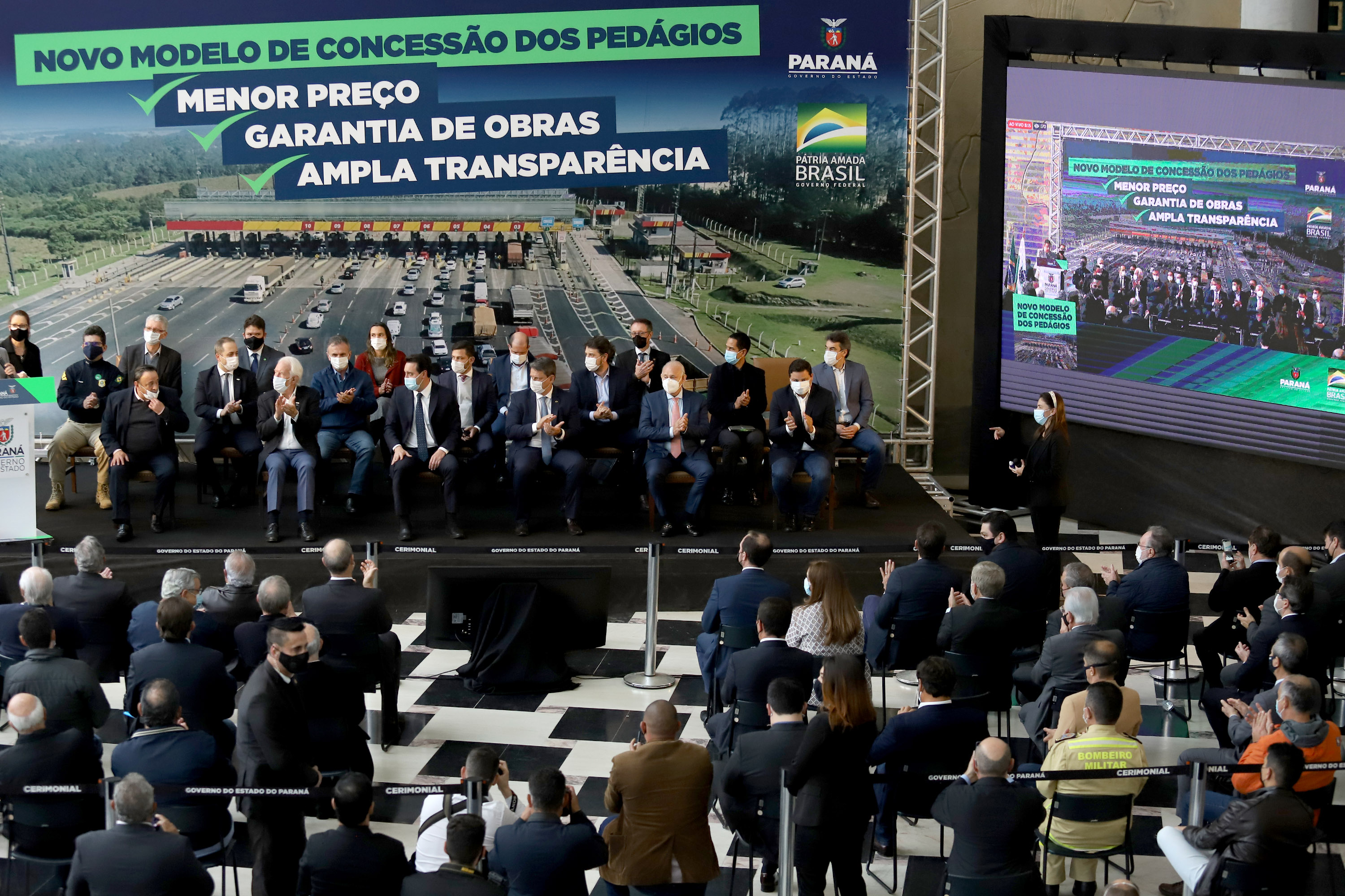 O governador Carlos Massa Ratinho Junior e o ministro da Infraestrutura, Tarcísio Gomes de Freitas, apresentam, os detalhes da nova concessão de 3,3 mil quilômetros de rodovias do Paraná. Foto: Ari Dias/AEN