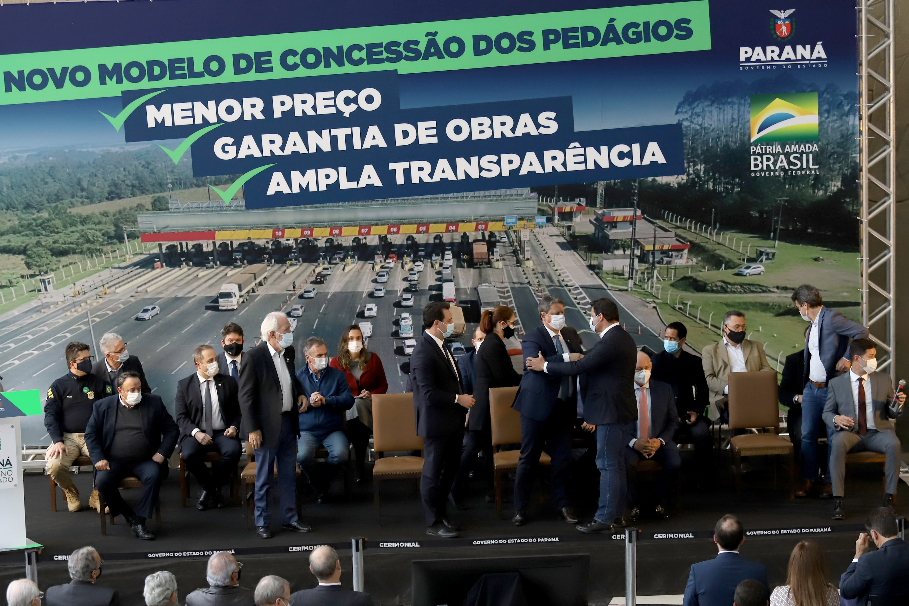 O governador Carlos Massa Ratinho Junior e o ministro da Infraestrutura, Tarcísio Gomes de Freitas, apresentam, os detalhes da nova concessão de 3,3 mil quilômetros de rodovias do Paraná. Foto: Ari Dias/AEN